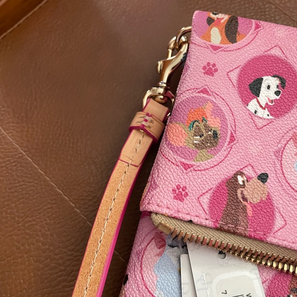 RARE Dooney and Bourke Disney Dogs Crossbody Bag - Picture 8 of 9